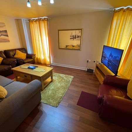 Holiday Home In Cardiff. Sleeps 6 ภายนอก รูปภาพ