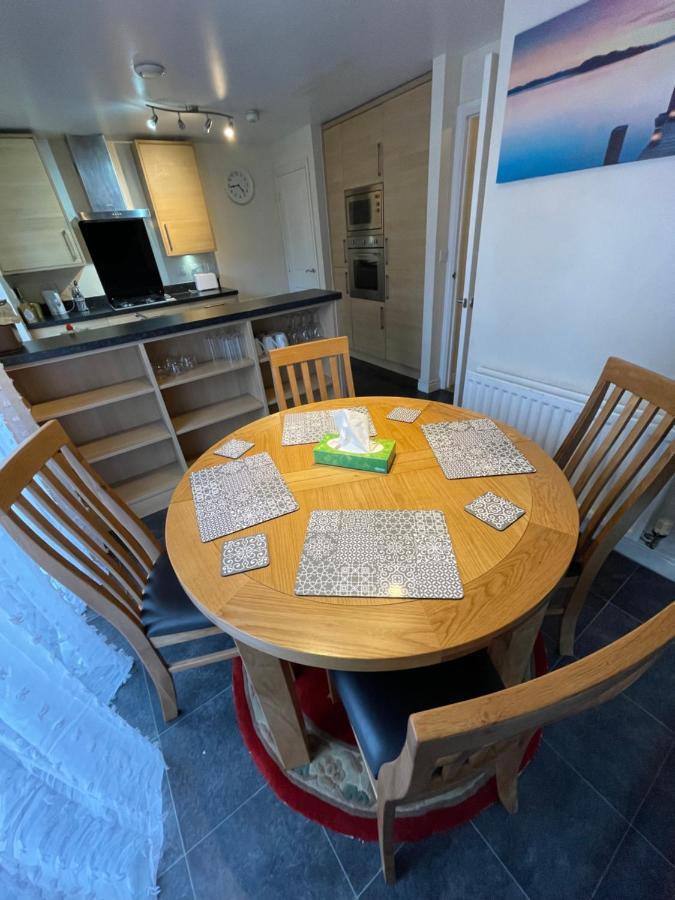 Holiday Home In Cardiff. Sleeps 6 ภายนอก รูปภาพ