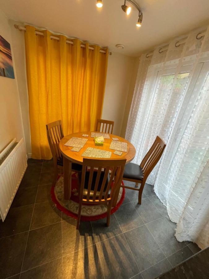Holiday Home In Cardiff. Sleeps 6 ภายนอก รูปภาพ