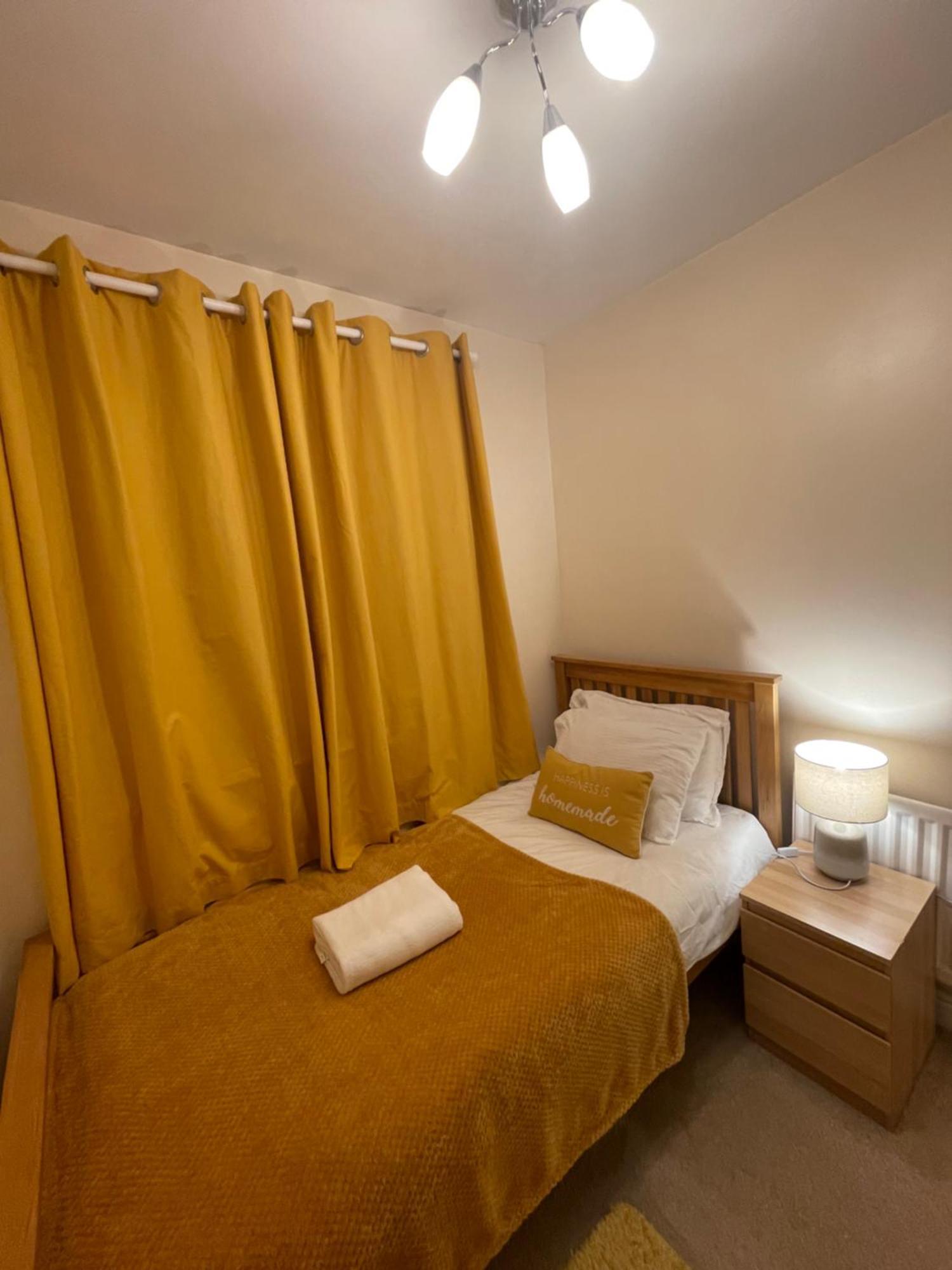 Holiday Home In Cardiff. Sleeps 6 ภายนอก รูปภาพ